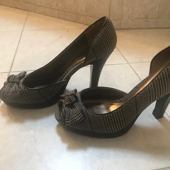 Unlisted Brown Plaid Peep-Toe Pump - Size 7 - Picture 2 of 6